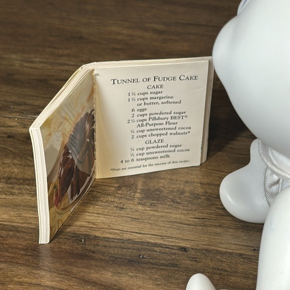 VTG The Pillsbury Company Pillsbury Doughboy Ceramic Adjustable HatArms Cookbook - Picture 8 of 16